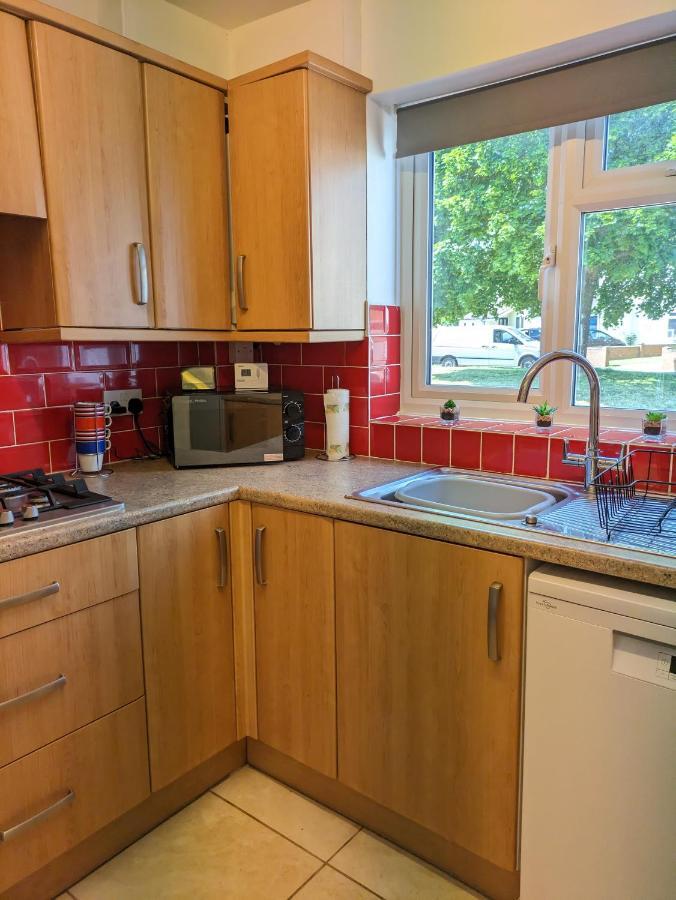 Spacious 3 Bed House, Sleeps 6, Free Parking - 14 Millers Close 레민스터 외부 사진