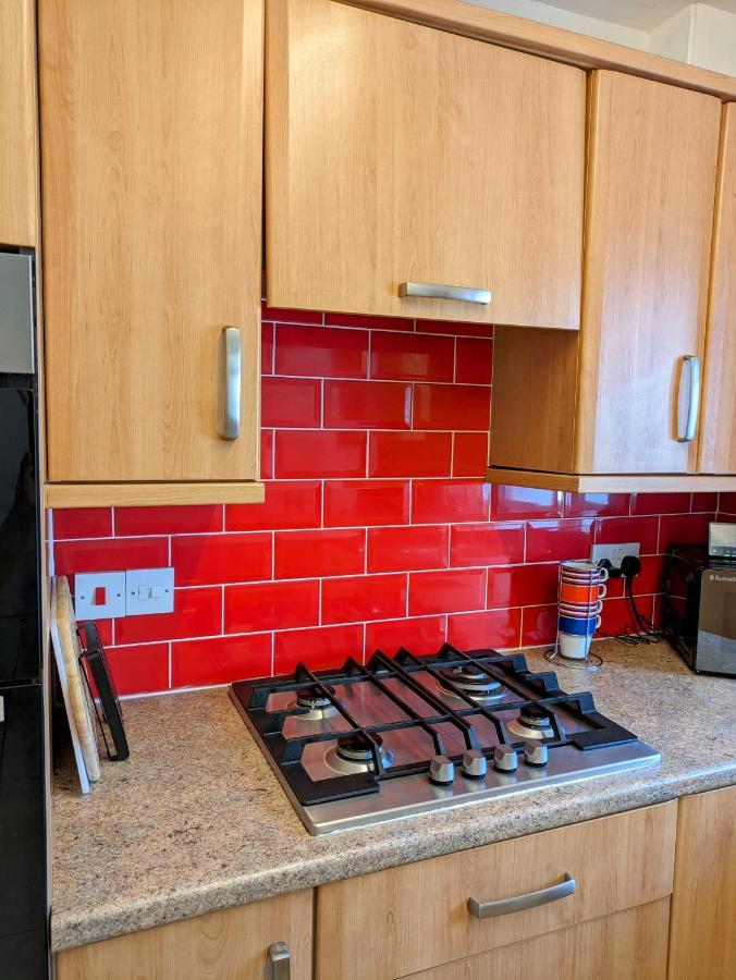 Spacious 3 Bed House, Sleeps 6, Free Parking - 14 Millers Close 레민스터 외부 사진