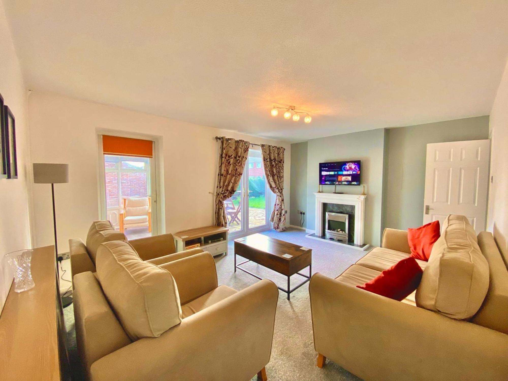 Spacious 3 Bed House, Sleeps 6, Free Parking - 14 Millers Close 레민스터 외부 사진