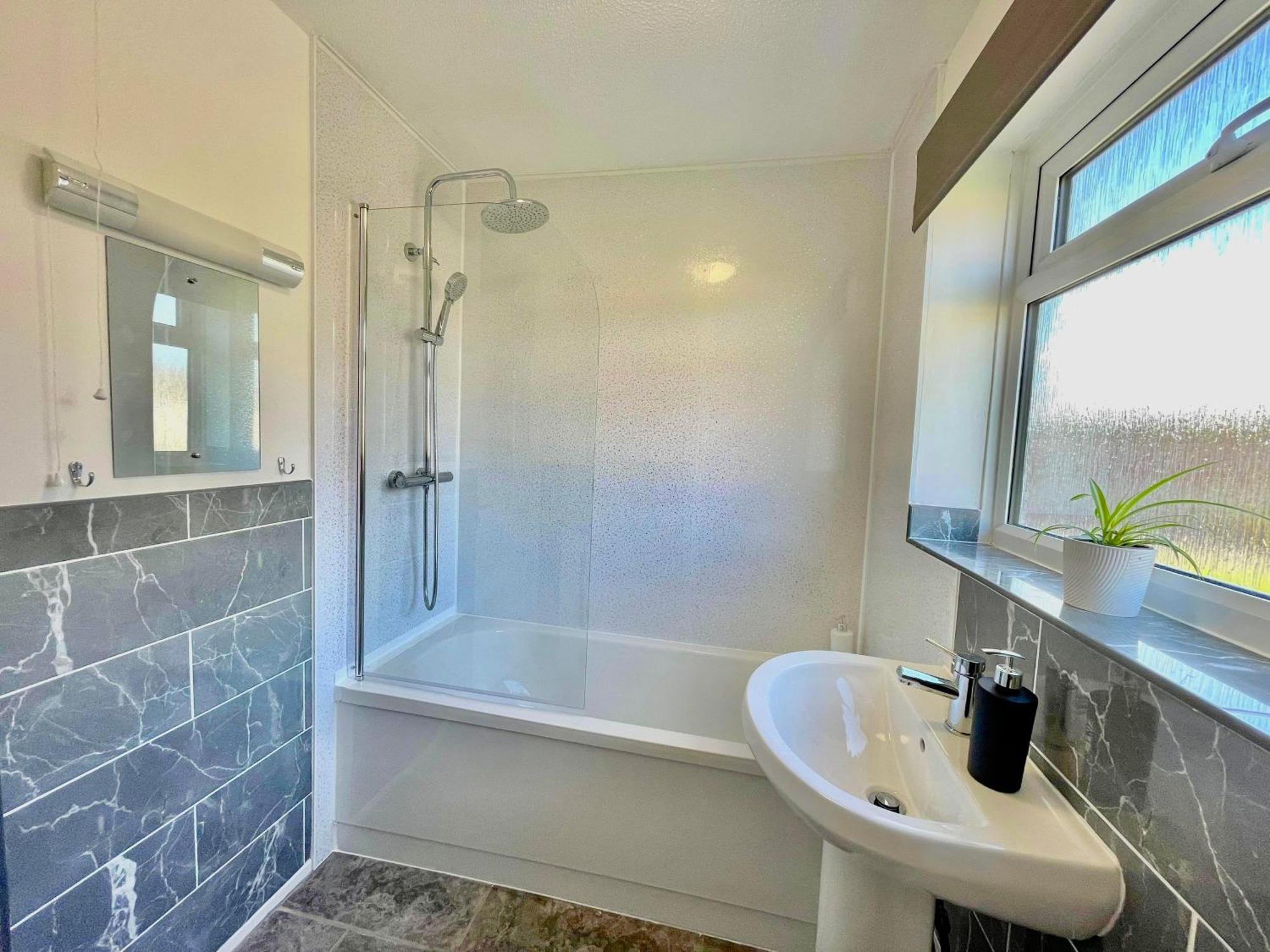 Spacious 3 Bed House, Sleeps 6, Free Parking - 14 Millers Close 레민스터 외부 사진