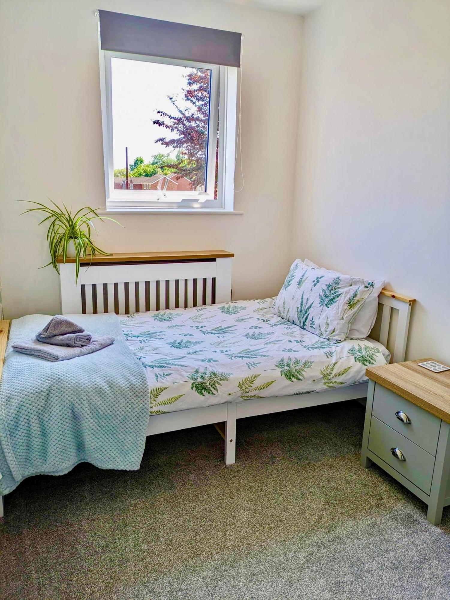 Spacious 3 Bed House, Sleeps 6, Free Parking - 14 Millers Close 레민스터 외부 사진