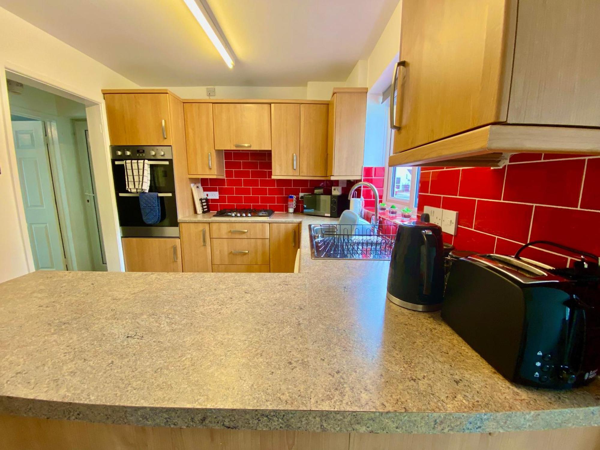 Spacious 3 Bed House, Sleeps 6, Free Parking - 14 Millers Close 레민스터 외부 사진