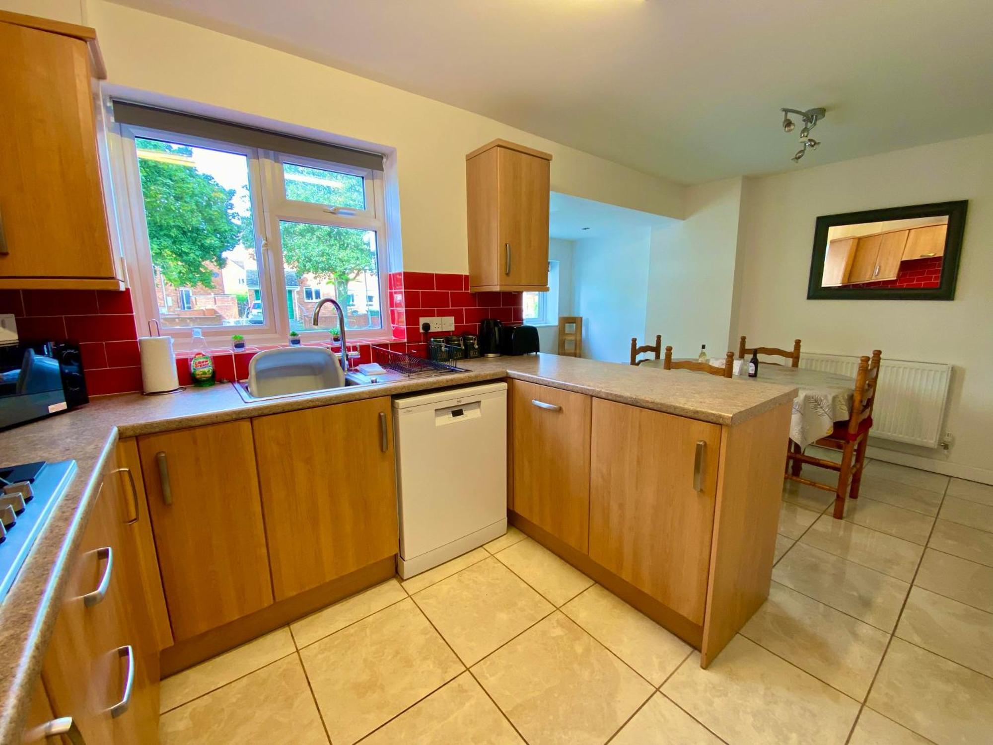 Spacious 3 Bed House, Sleeps 6, Free Parking - 14 Millers Close 레민스터 외부 사진